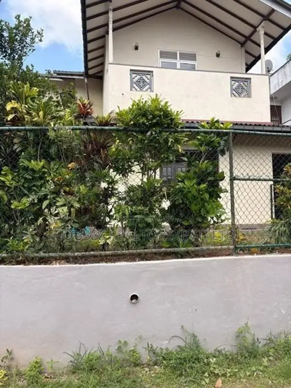 Two-Story Two-Unit House for Sale in Siddamulla