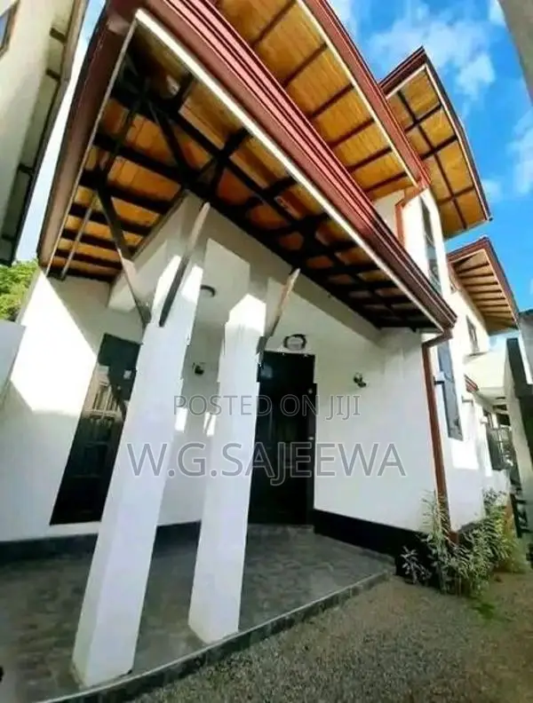4 Rooms 2 Storey house rent in Ja Ela - Residential or office