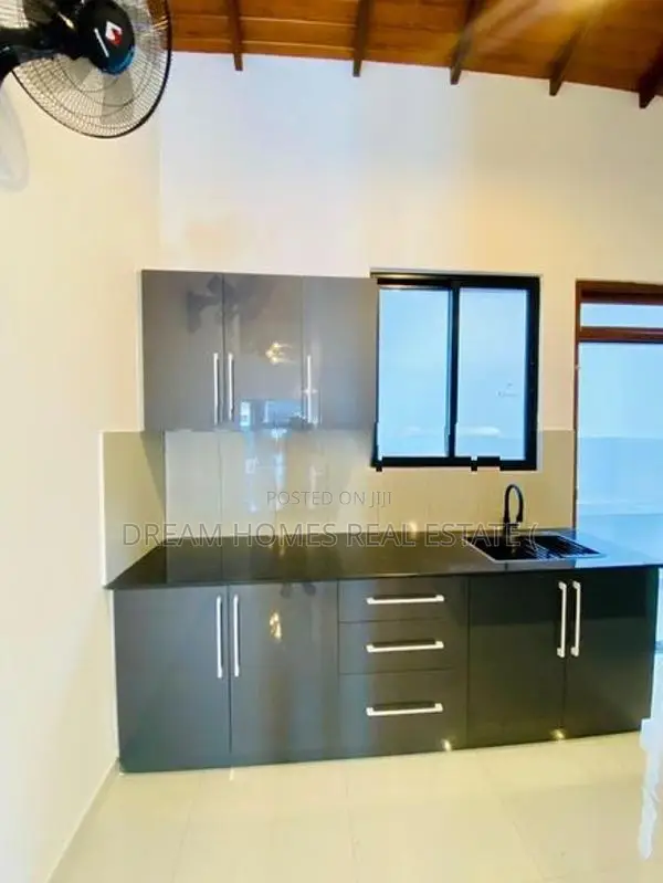 Beautiful Modern House for Sale in Athurugiriya