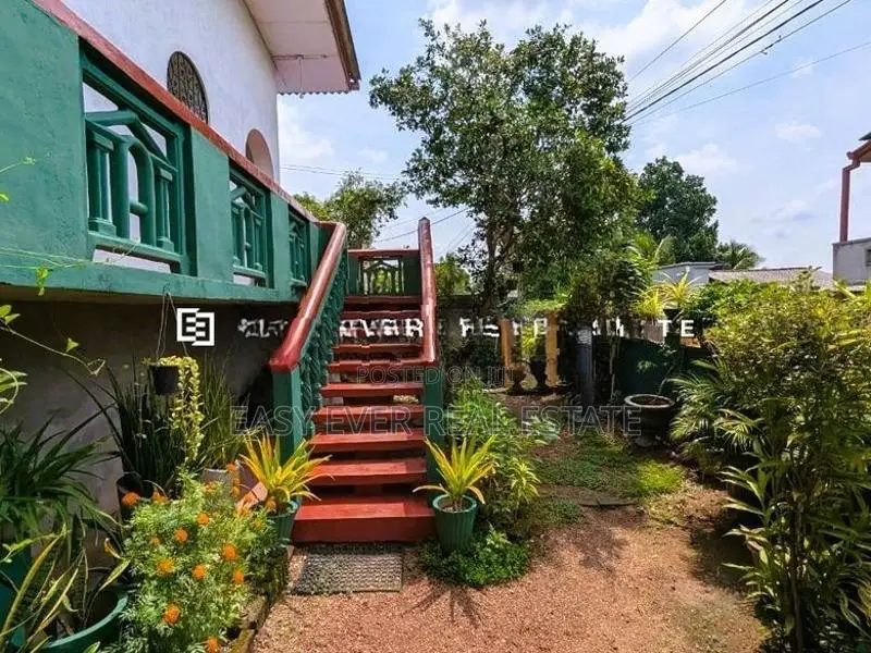 කඩවත – රාගම වයාපාරික ඉඩම සහිත අංගසම්පූර්ණ නිවසක්