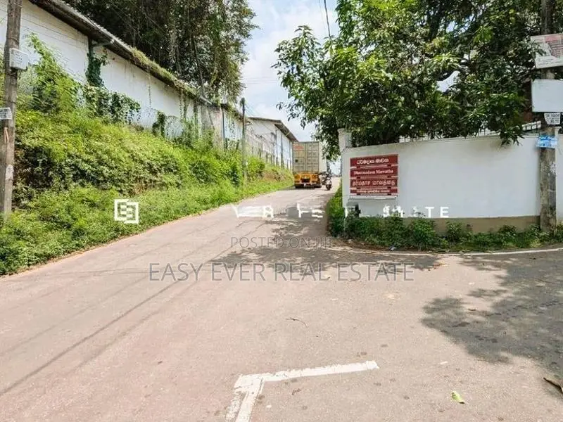 කඩවත – රාගම වයාපාරික ඉඩම සහිත අංගසම්පූර්ණ නිවසක්