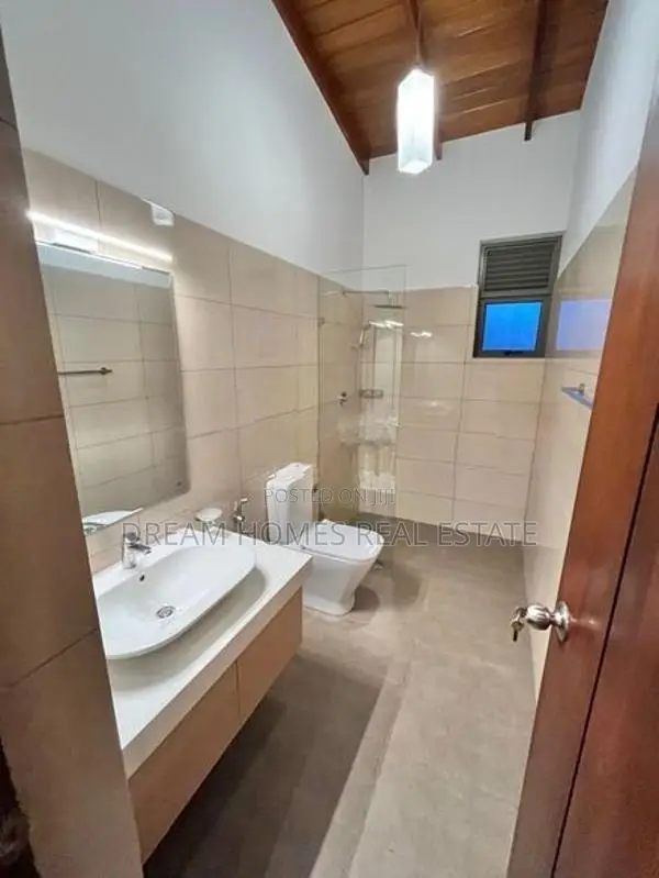 Luxury 4 Bedroom House – Thalawathugoda