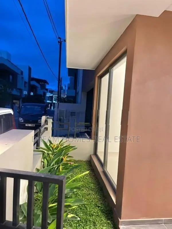 Luxury 4 Bedroom House – Thalawathugoda