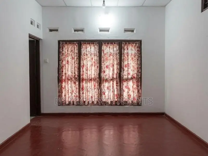 Single Story Commercial Property for Sale in Colombo 15