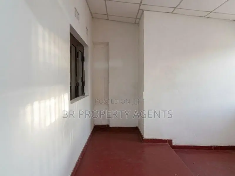 Single Story Commercial Property for Sale in Colombo 15