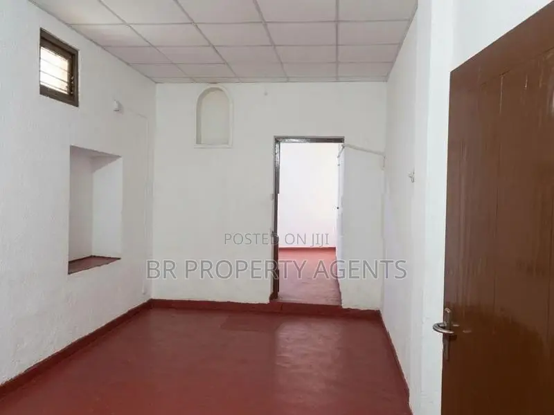 Single Story Commercial Property for Sale in Colombo 15