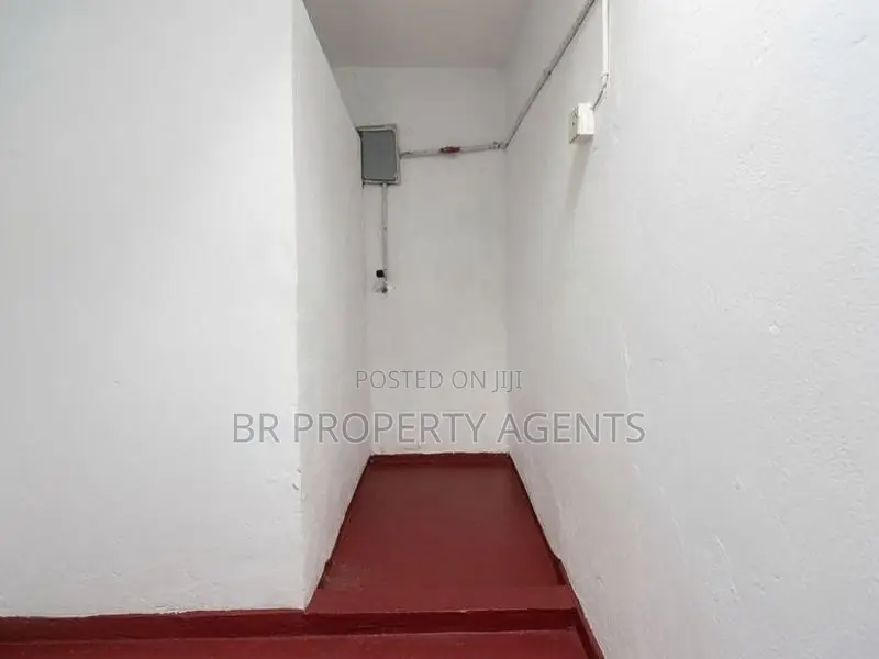 Single Story Commercial Property for Sale in Colombo 15