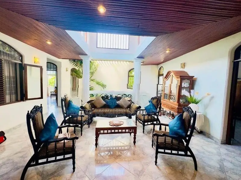 Luxury Family Home for Sale – Nugegoda Town
