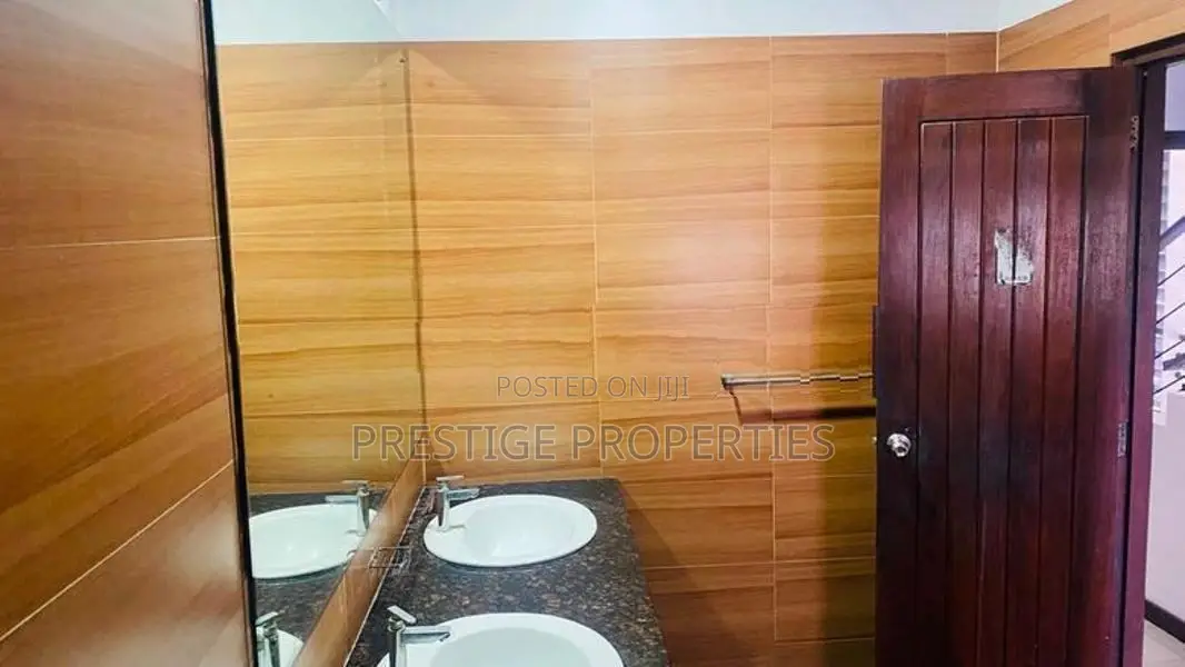 Commercial office building for rent in Colombo 4