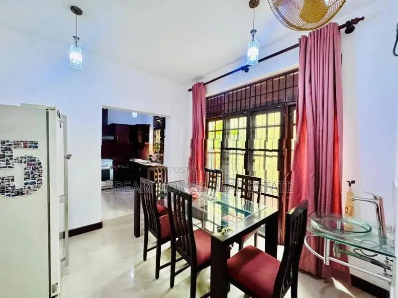 3-Storey House with 2 Units for Sale – Papiliyana