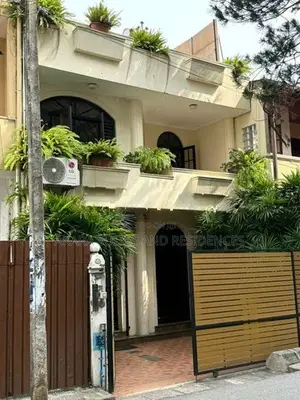 Colombo 06 - Semi-Furnished House for Sale HL42961
