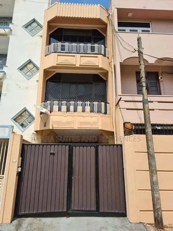 Colombo 04 - House for Sale HL19073