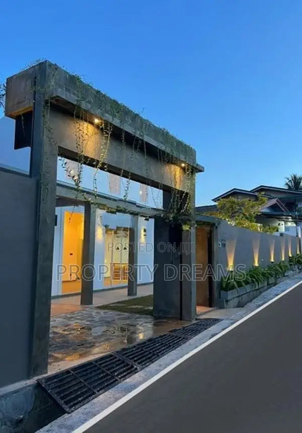 Stylish Well-Maintained House for Sale Athurugiriya