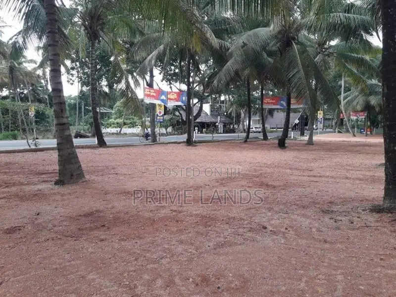 කුරුණෑගල අනුරාධපුර පාරට මුහුණලා ඉඩමක්