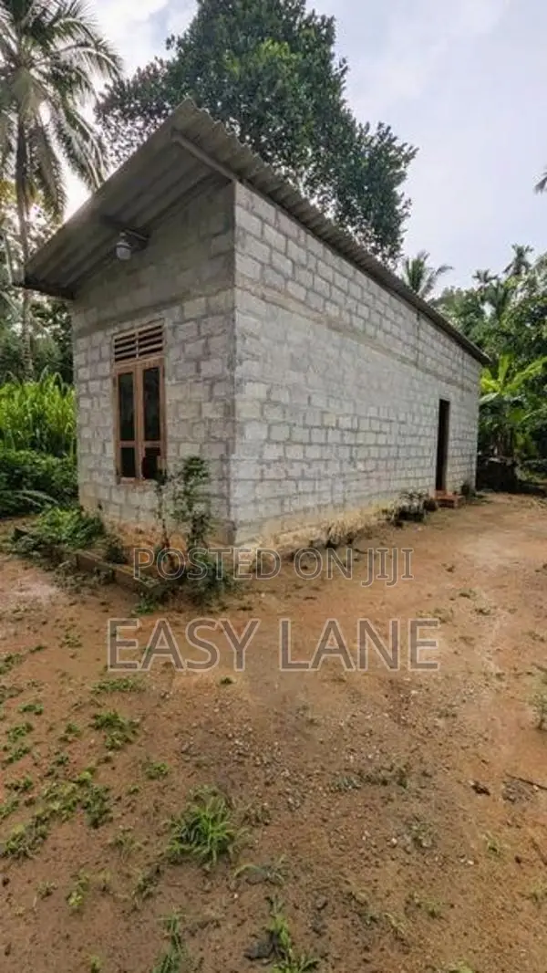 රදාවාන හොරගස් 2 හංදියට ලගින් කුඩා නිවසක් විකිණීමට