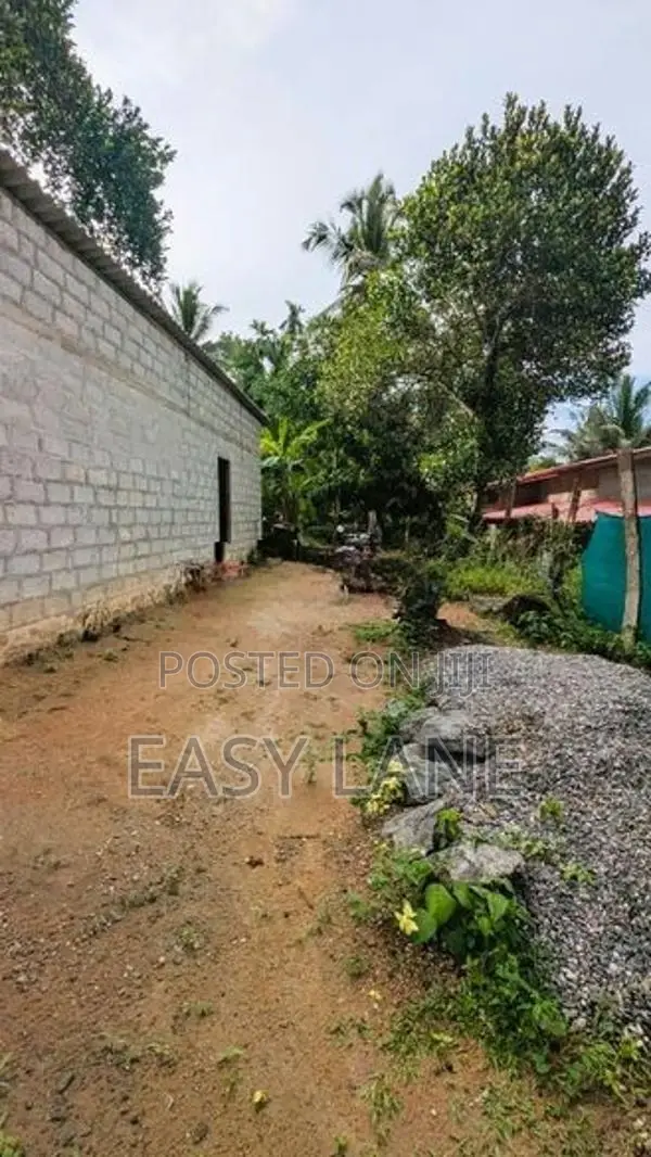 රදාවාන හොරගස් 2 හංදියට ලගින් කුඩා නිවසක් විකිණීමට