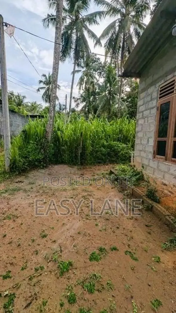 රදාවාන හොරගස් 2 හංදියට ලගින් කුඩා නිවසක් විකිණීමට