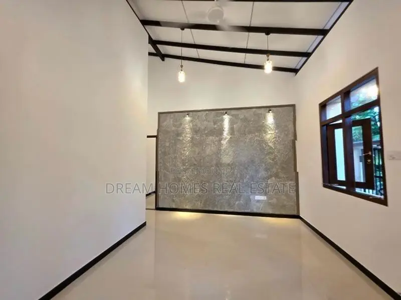 Modern 3 Bedroom House for Sale – Diyagama