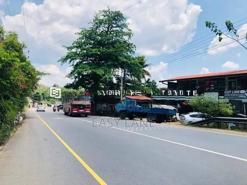 නුවර – කොළඹ ප්‍රධාන මාර්ගයට ඉතා ආසන්න අගනා බිම් කොටසක් විකිණීමට!