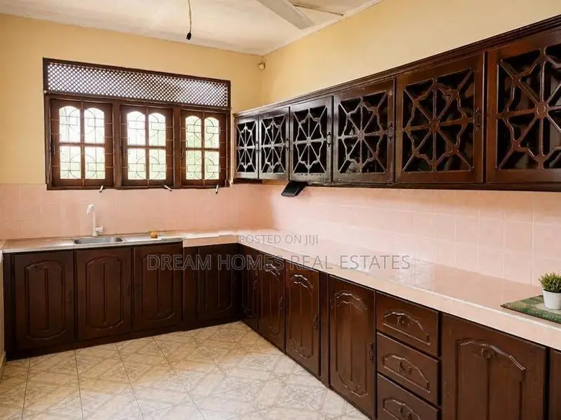 Spacious 5-Bedroom House for Sale – Kottawa