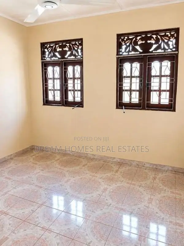 Spacious 5-Bedroom House for Sale – Kottawa