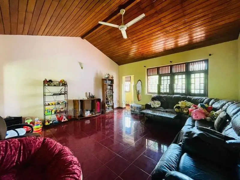 Spacious 5-Bedroom House for Sale – Kelaniya