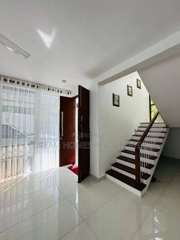Upstairs House for Sale – Athurugiriya