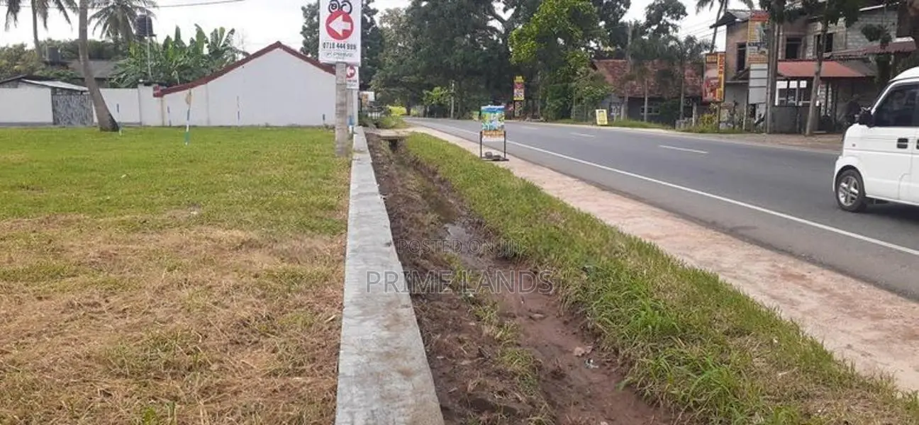 Land ඉබ්බාගමුවෙන් ව්‍යාපාරික බිම් කොටස්