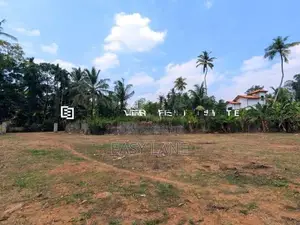 මීරිගම නගරයට ආසන්න විශාල ඉඩමක්!