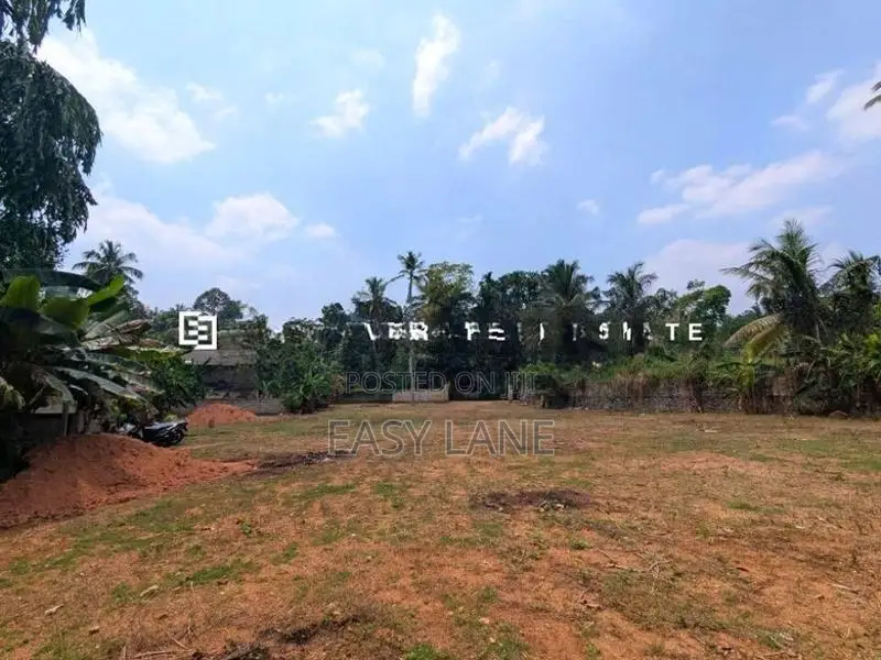 මීරිගම නගරයට ආසන්න විශාල ඉඩමක්!