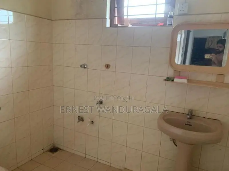 House for Rent in Borella -575