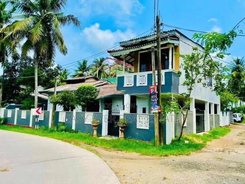 කඩුවෙල – වැලිවිටින් අගනා දෙමහල් නිවසක් ඉක්මනින් විකිණීමට