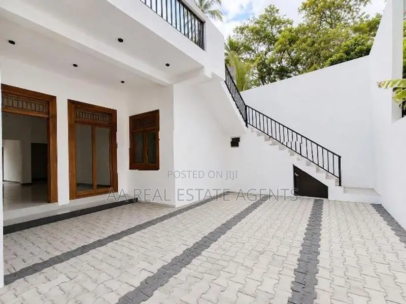 Brand New House with Slab for Sale in Wellampitiya