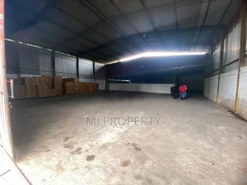 ( GC-1095)Valuable Commercial 6000SQFT Stores Building Rent in Homagam