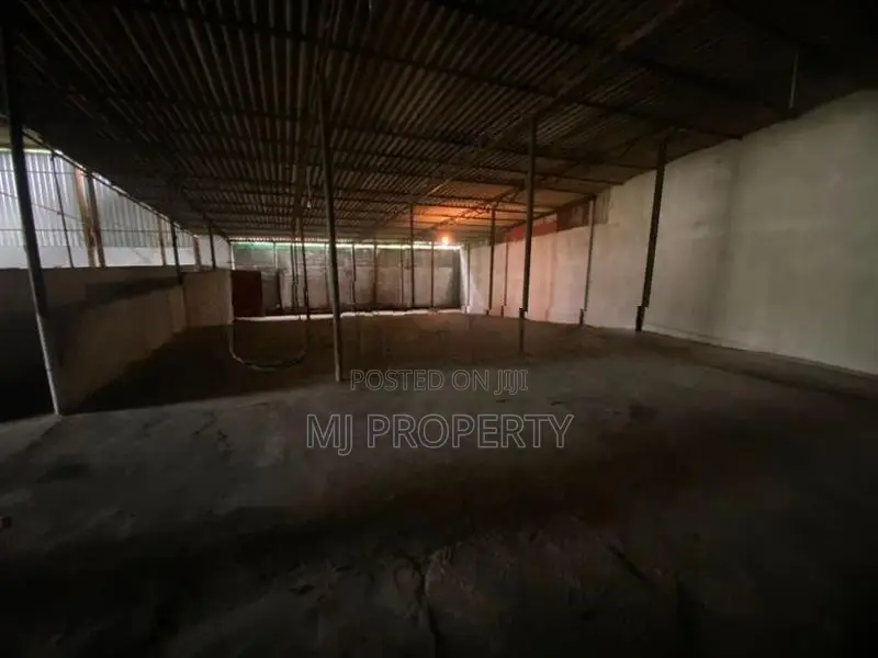 ( GC-1095)Valuable Commercial 6000SQFT Stores Building Rent in Homagam