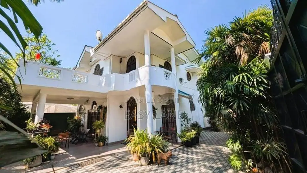 කඩුවෙල නගරයෙන් Luxury දෙමහල් නිවසක්