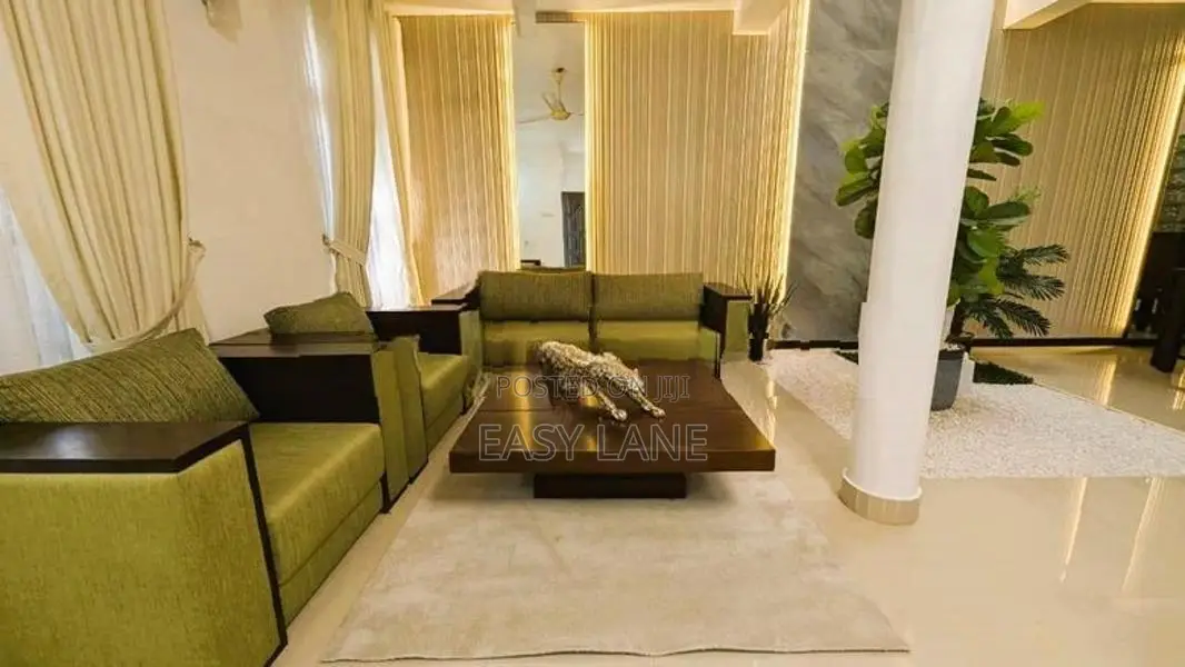 කඩුවෙල නගරයෙන් Luxury දෙමහල් නිවසක්