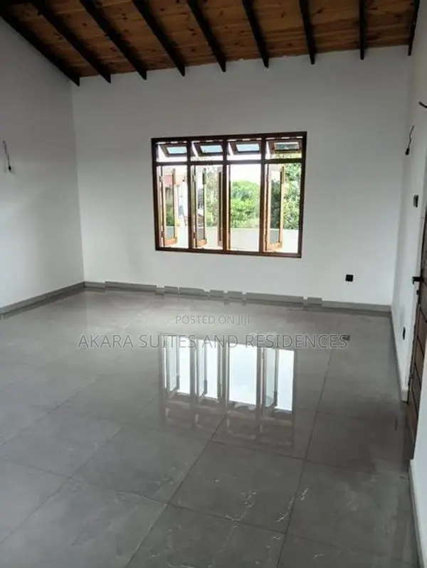 Boralesgamuwa - Unfurnished House for Sale HL49142