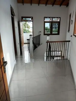 Boralesgamuwa - Unfurnished House for Sale HL49142