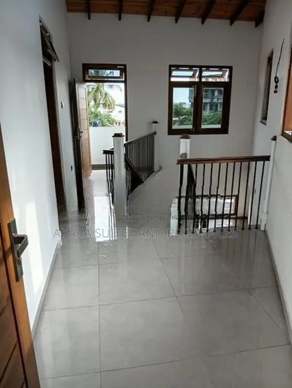 Boralesgamuwa - Unfurnished House for Sale HL49142