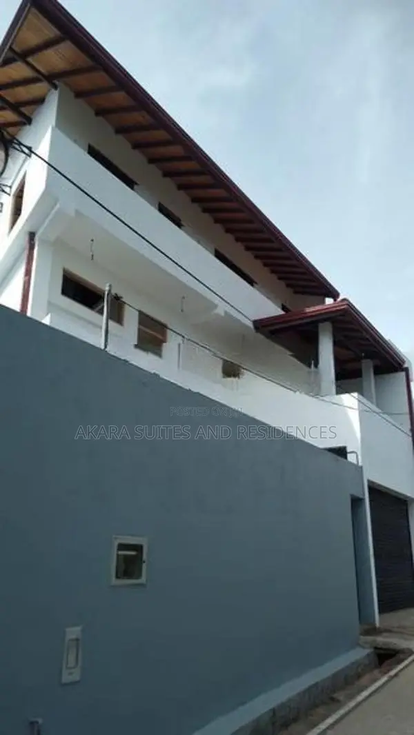 Boralesgamuwa - Unfurnished House for Sale HL49142