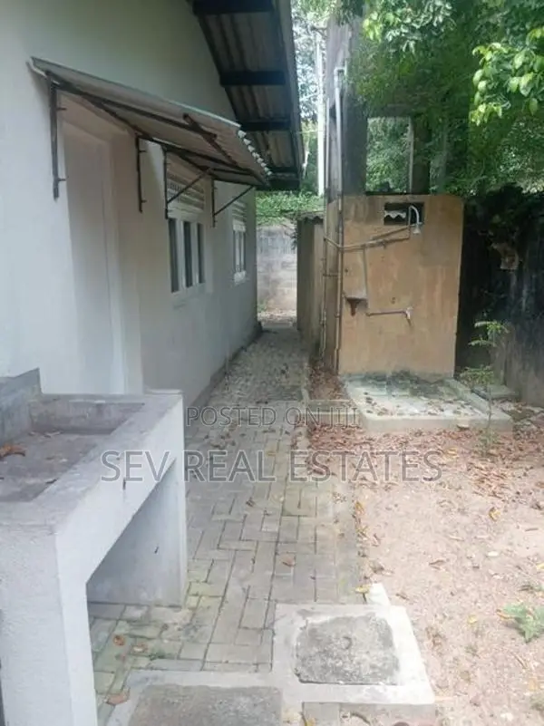 Two Storey House for Rent in Athurugiriya