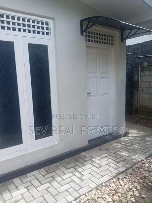 Two Storey House for Rent in Athurugiriya