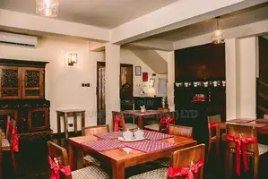 Restaurant For Rent Facing Park Road Colombo 05 [ 2314C ]