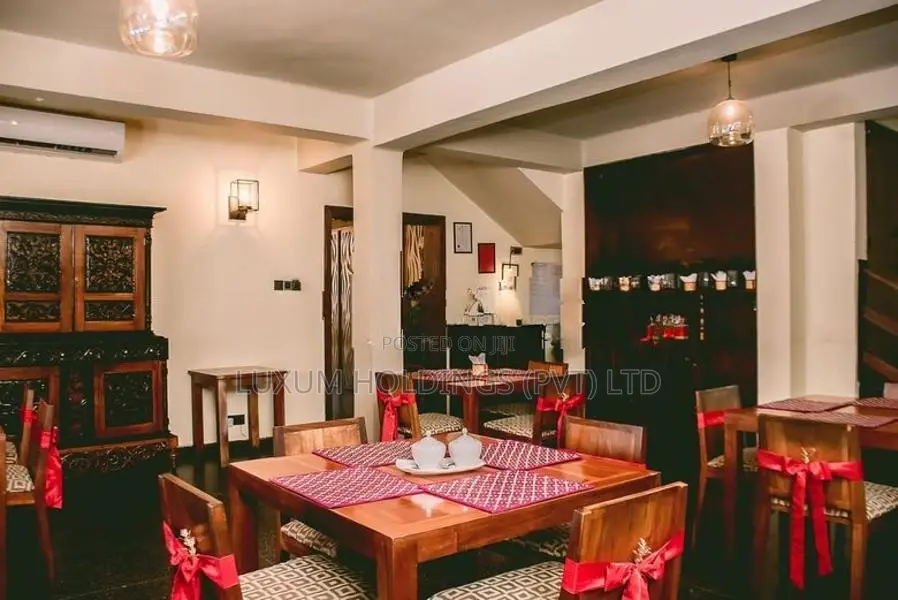 Restaurant For Rent Facing Park Road Colombo 05 [ 2314C ]