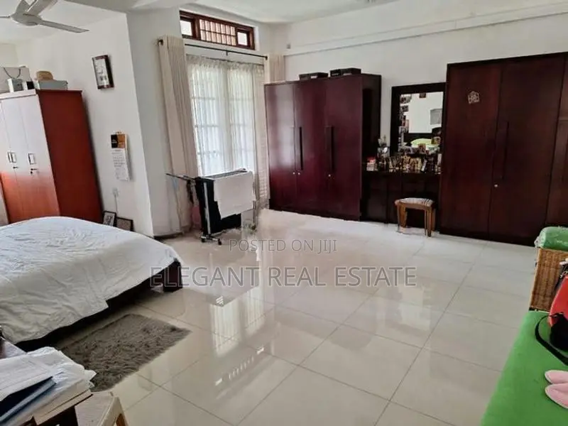 05 Bedroom Unfurnished 03 Storied House for Sale in Kotte (A5175)