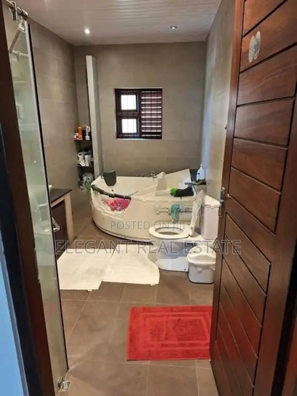05 Bedroom Unfurnished 03 Storied House for Sale in Kotte (A5175)