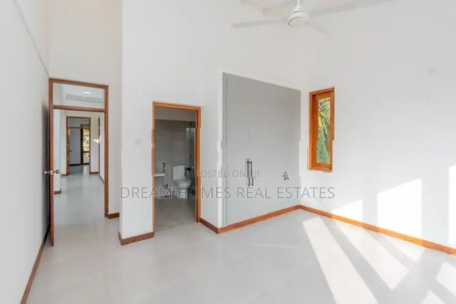 Brand New Luxury 4-Bedroom House for Sale – Kandana