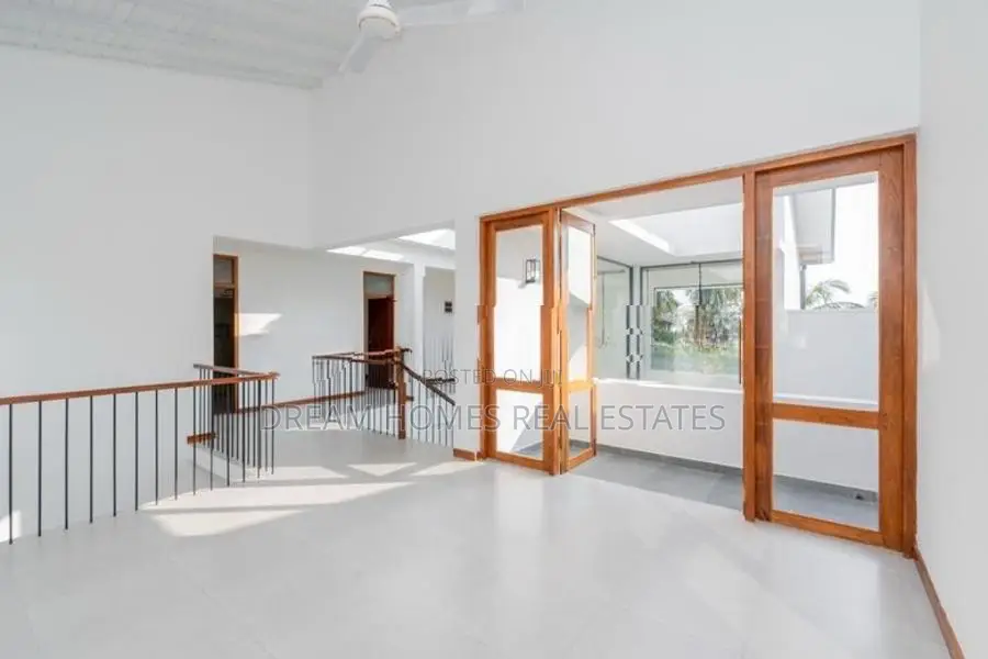 Brand New Luxury 4-Bedroom House for Sale – Kandana