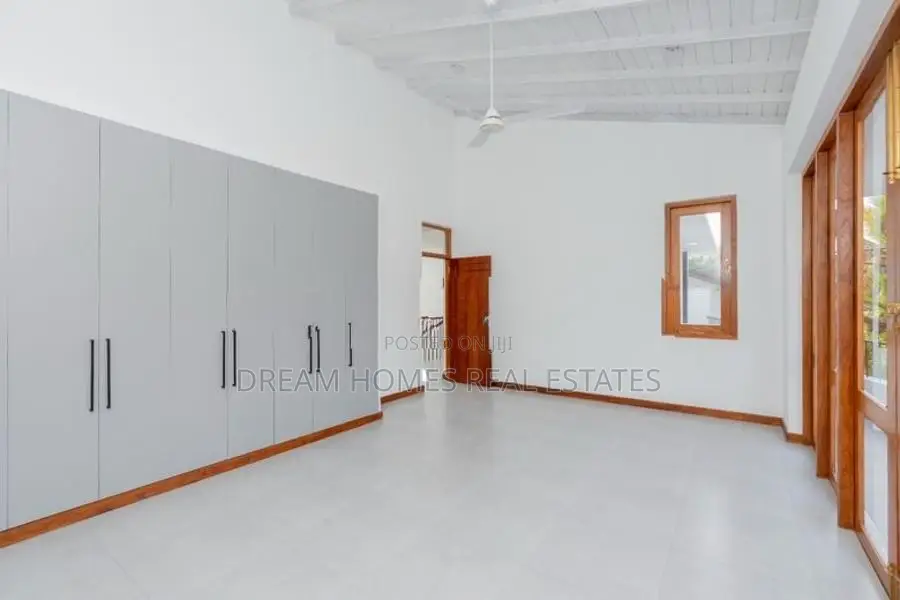 Brand New Luxury 4-Bedroom House for Sale – Kandana